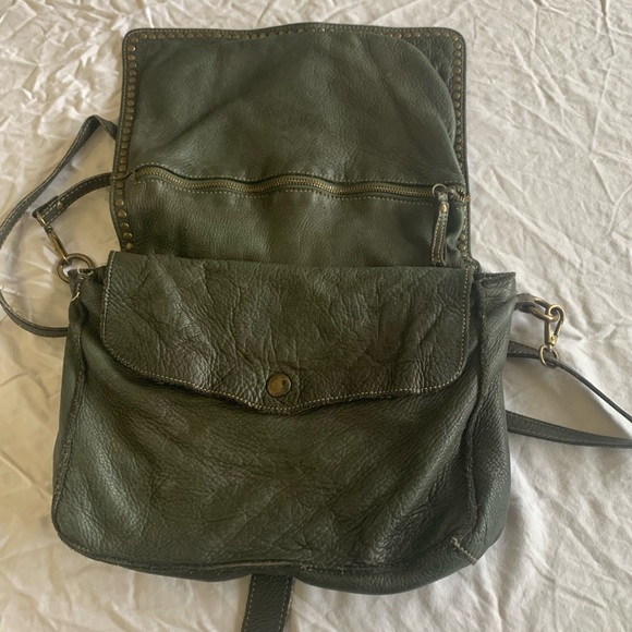 Beautiful Soft Italian leather crossbody bag! 11 1/2 x 9 x 3 - Picture 4 of 7